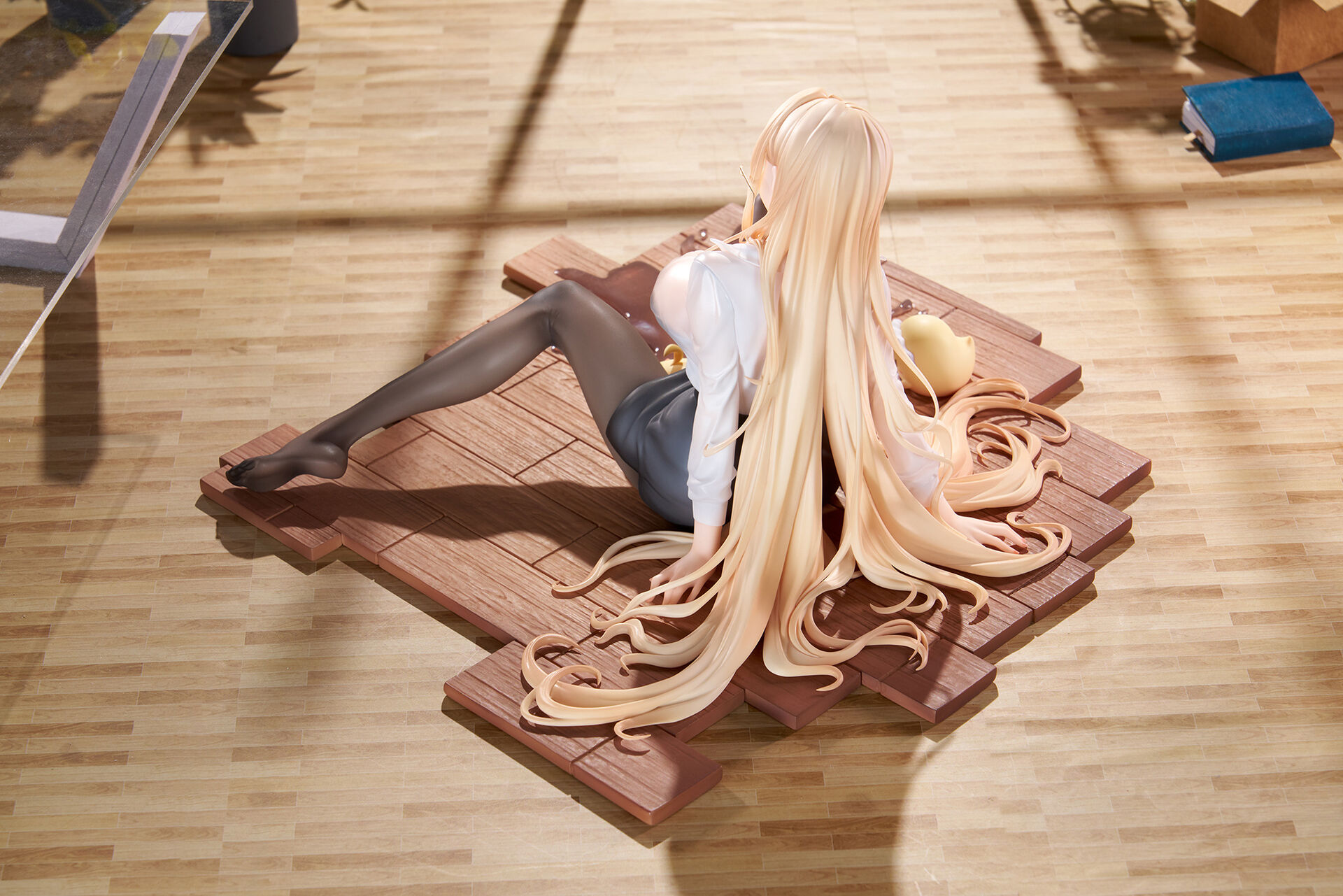 【碧蓝航线】铁血领袖的职场“意外” 俾斯麦OL装扮下的反差魅力