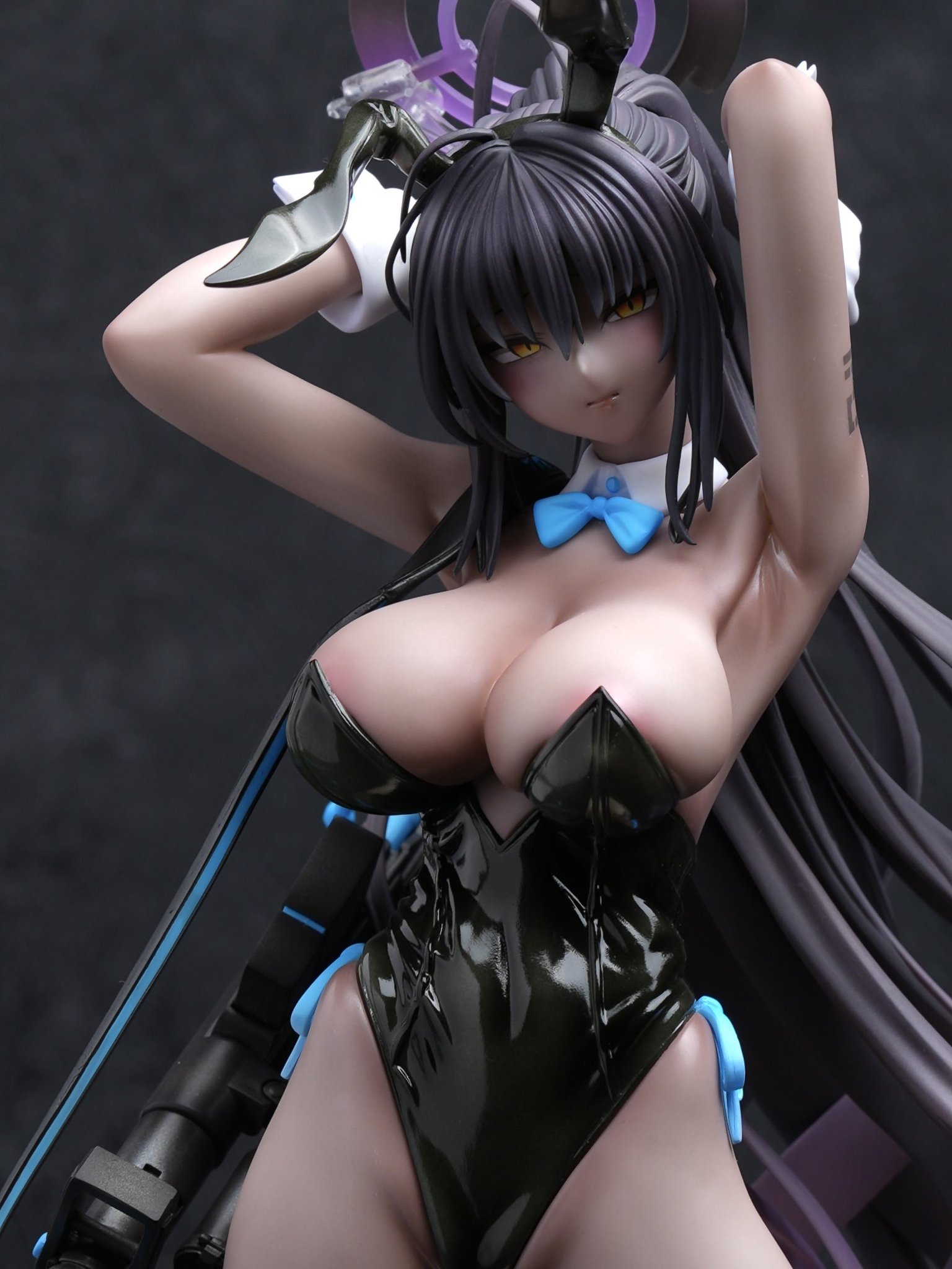 【蔚蓝档案】角楯卡琳 冷艳狙击手的华丽变身，黑曜石般的兔女郎诱惑