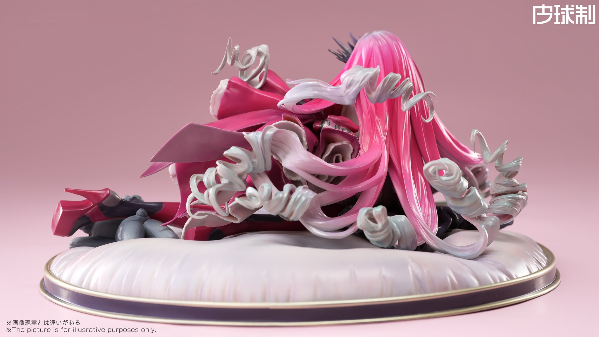 【Overlord】夏提雅·布拉德弗伦 绯色真祖的慵懒午后，哥特裙摆下的优雅瞬间